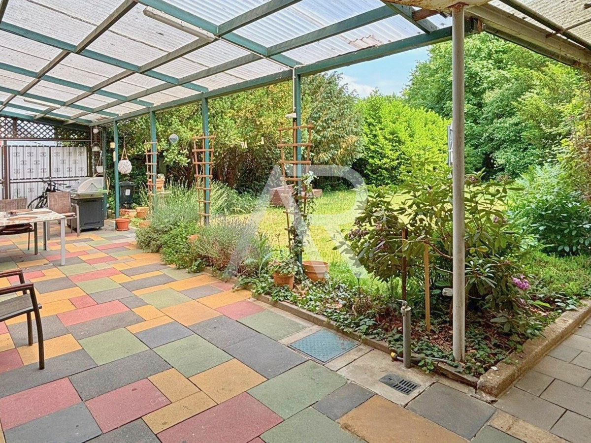 Hauptterrasse & Garten
