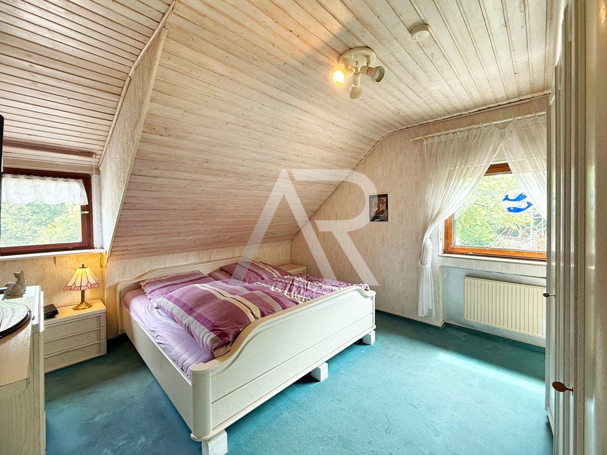 Schlafzimmer 1